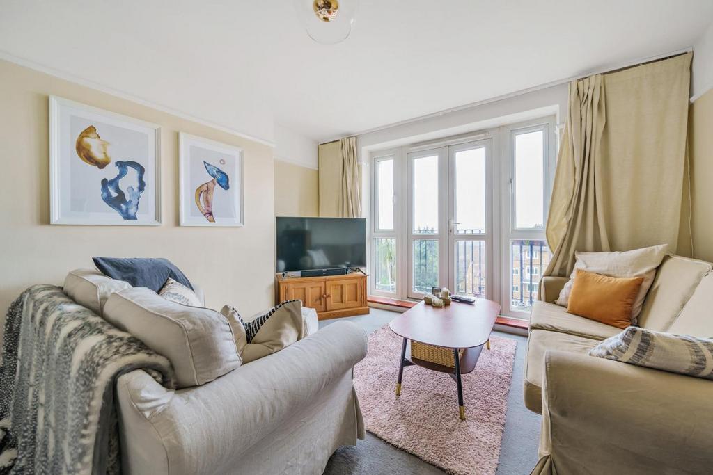 Champion Hill, Camberwell 2 bed flat £400,000