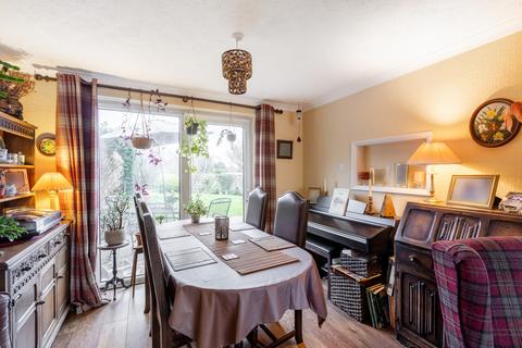 5 Hurstlands, Oxted, RH8 0HF