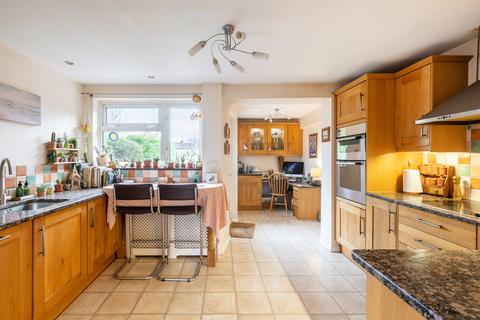 5 Hurstlands, Oxted, RH8 0HF