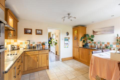 5 Hurstlands, Oxted, RH8 0HF