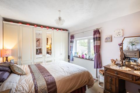 5 Hurstlands, Oxted, RH8 0HF