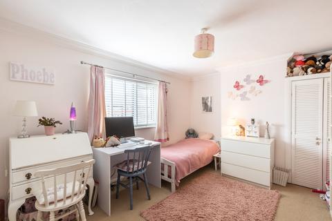 5 Hurstlands, Oxted, RH8 0HF
