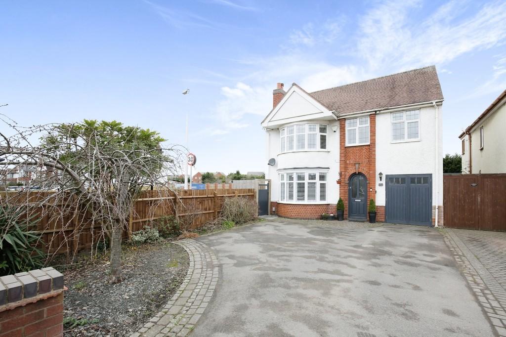 The Long Shoot, Nuneaton 4 bed detached house £450,000