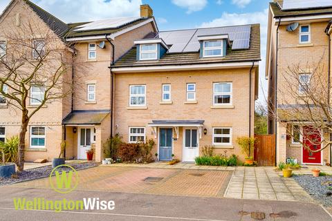 33 Browning Close, Royston, SG8 7EY