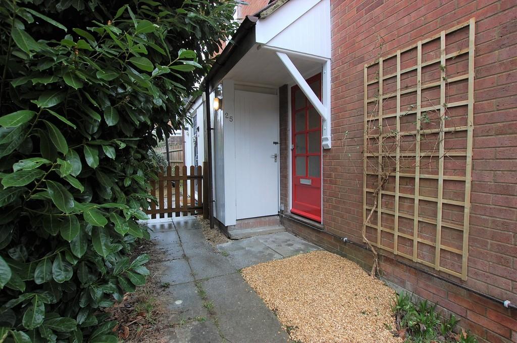 Wheatlands, Stevenage 1 bed terraced house £875 pcm (£202 pw)
