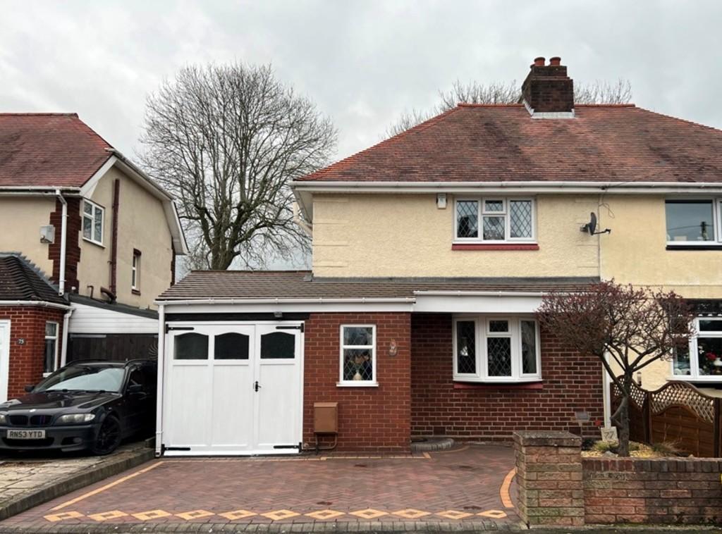 The Crescent, Burntwood 3 bed semidetached house £240,000
