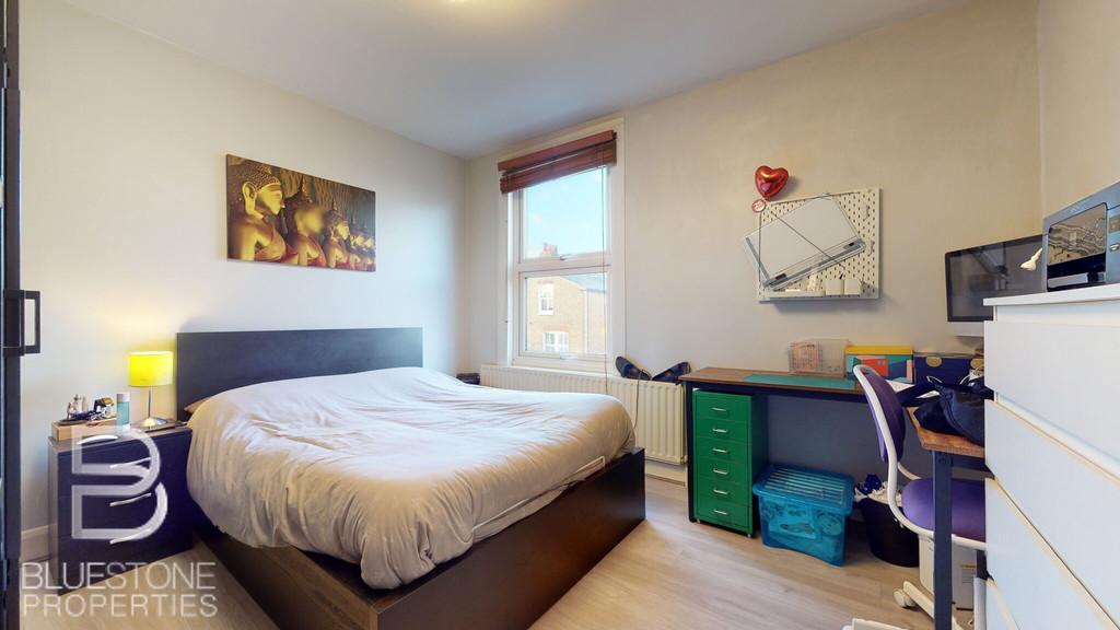 Kingscourt Road, Streatham Hill 2 bed flat £1,699 pcm (£392 pw)