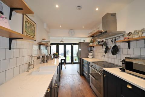 59 Beauchamp Road, West Molesey, KT8 2PG