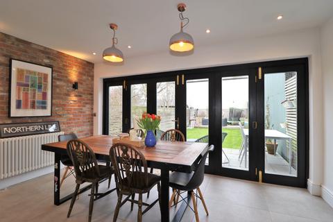 59 Beauchamp Road, West Molesey, KT8 2PG