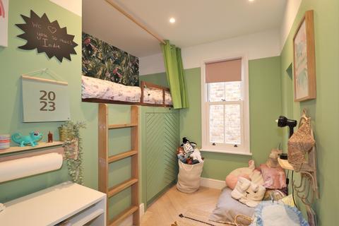 59 Beauchamp Road, West Molesey, KT8 2PG