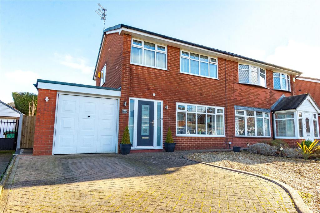 Taunton Road, Chadderton, Oldham, OL9 3 bed semidetached house £295,000