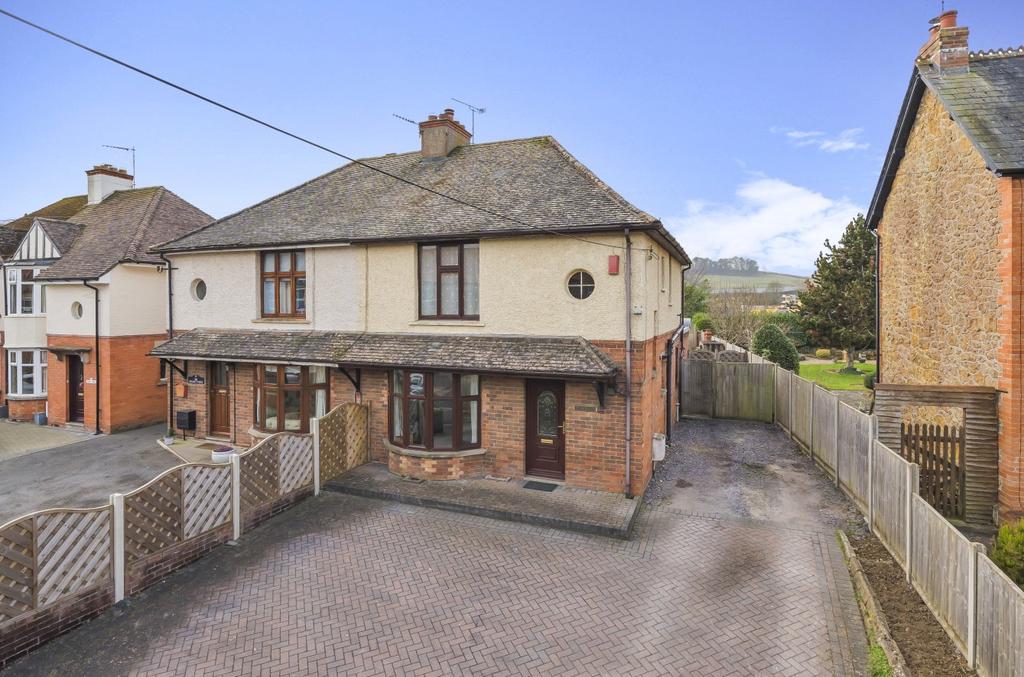Station Road, Ilminster, Somerset, TA19 3 bed semidetached house for sale £375,000