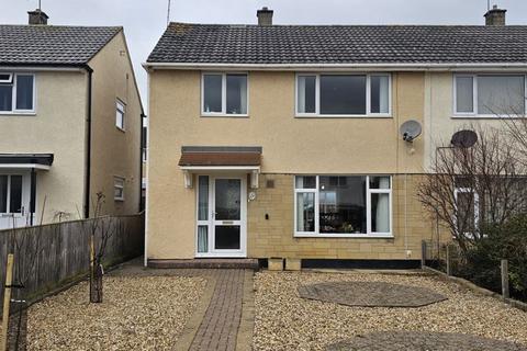 3 bedroom semi-detached house to rent, Trenchard Close, Chippenham