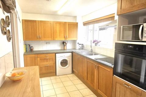 3 bedroom semi-detached house to rent, Trenchard Close, Chippenham