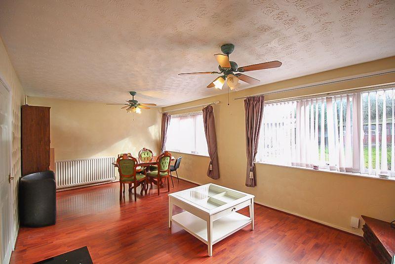 Taylor Road, Wolverhampton, WV4 6HP 4 bed detached house for sale £