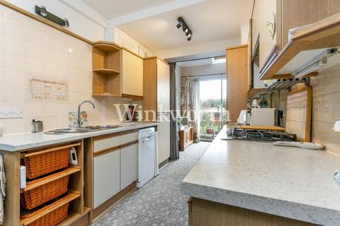 4 bedroom semi-detached house for sale - South Lodge Drive, London, N14