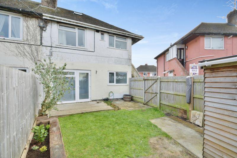 Melmore Gardens, Cirencester... 2 bed £167,500