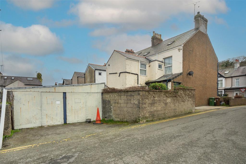 Bangor Street, Y Felinheli, Gwynedd, LL56 4 bed end of terrace house