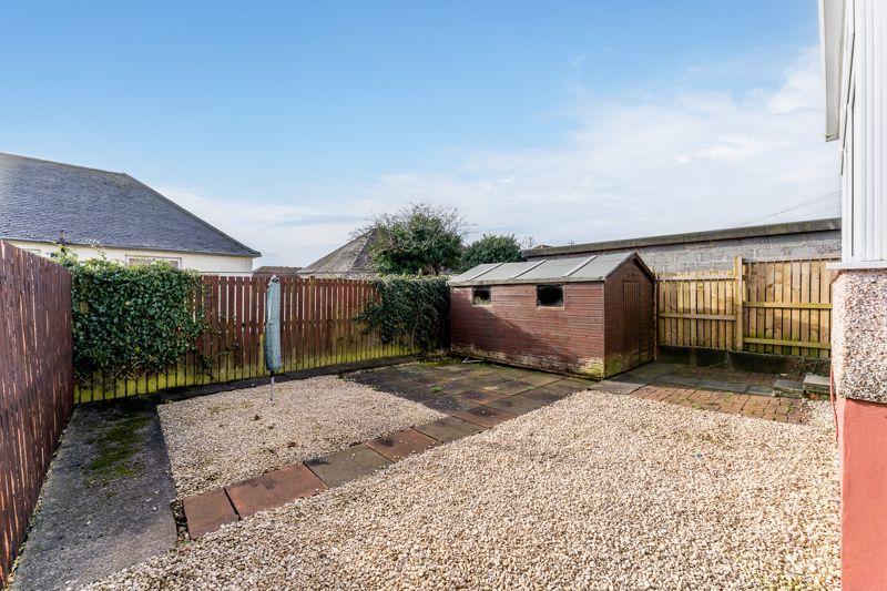 25 Abbots Walk, Kilwinning, KA13 6BG 4 bed semidetached villa £120,000