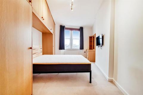 2 bedroom flat to rent, Lillie Road, London SW6