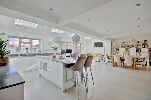 8 Bearcroft Avenue, Great Meadow, Worcester, WR4 0DR