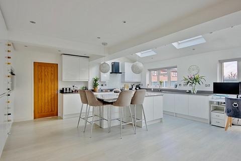 8 Bearcroft Avenue, Great Meadow, Worcester, WR4 0DR