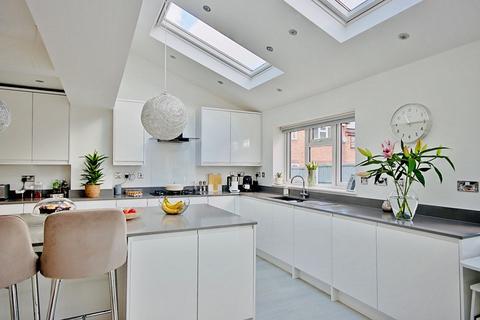 8 Bearcroft Avenue, Great Meadow, Worcester, WR4 0DR