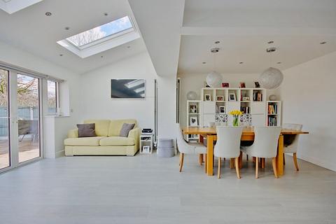 8 Bearcroft Avenue, Great Meadow, Worcester, WR4 0DR