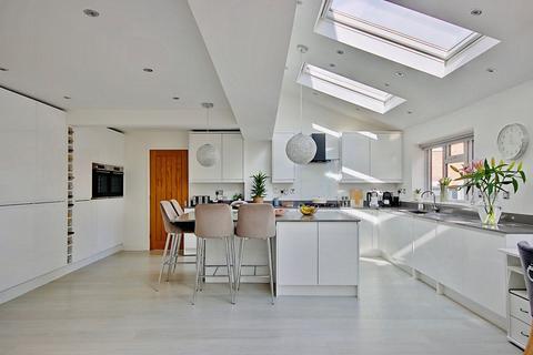 8 Bearcroft Avenue, Great Meadow, Worcester, WR4 0DR