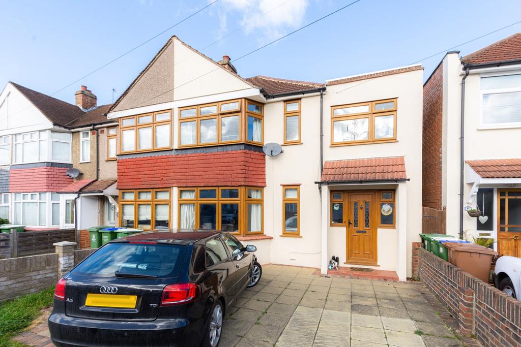 Murchison Avenue, Bexley, DA5 4 bed end of terrace house £510,000