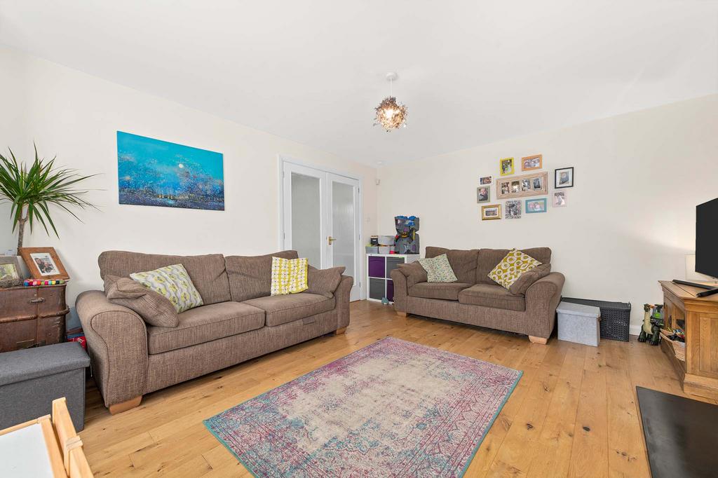 Kingsley Avenue, Stenhousemuir FK5 3 bed semidetached house £203,000