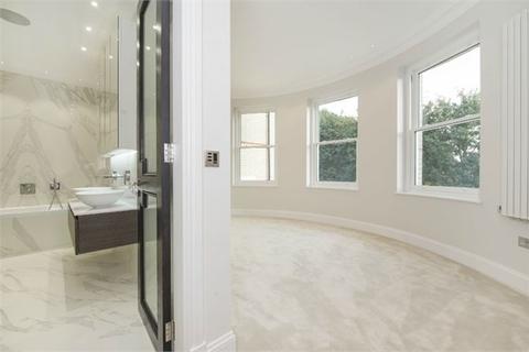 4 bedroom apartment to rent, Arkwright Road, Hampstead, London, NW3
