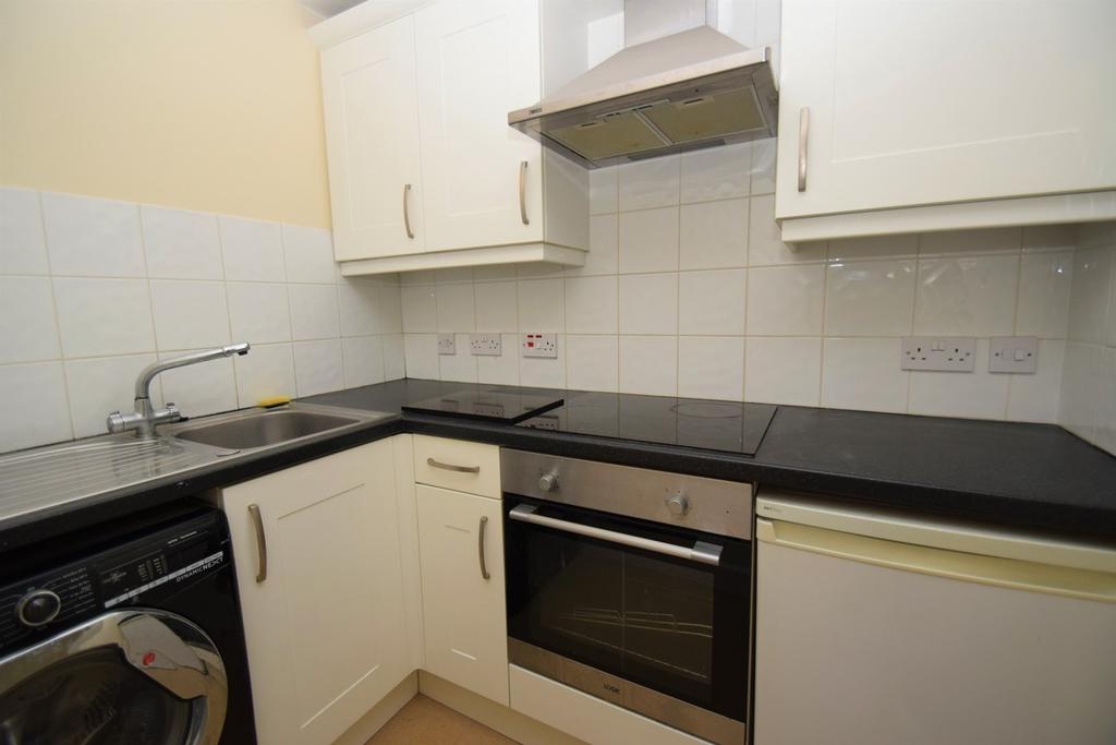 Elm Avenue, Chatham, Chatham, ME4 Studio £775 pcm (£179 pw)