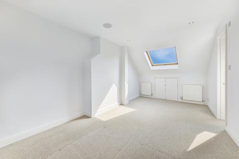 2 bedroom apartment for sale - Leathwaite Road, London, SW11