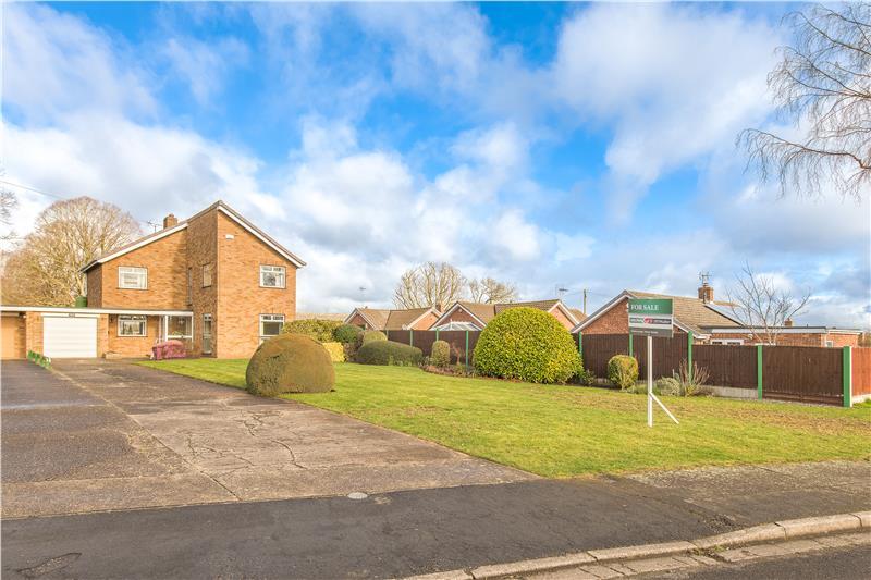 Veronica Close, Branston, Lincoln, Lincolnshire, LN4 1PU 3 bed detached