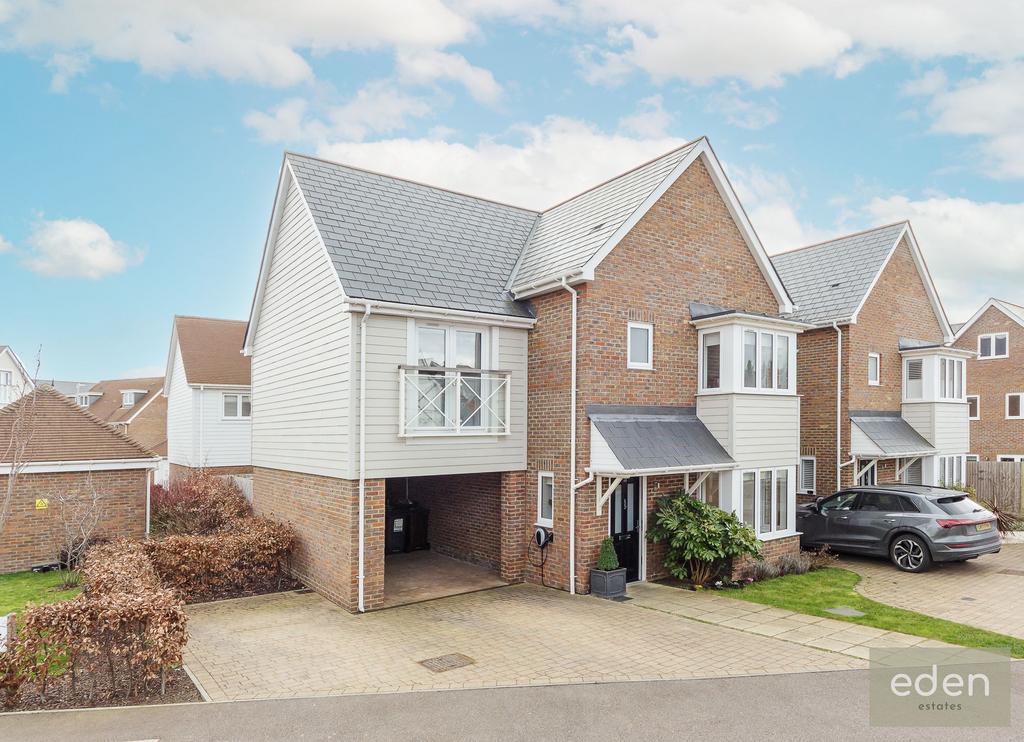 Amisse Drive, Snodland, ME6 4 bed detached house for sale £460,000