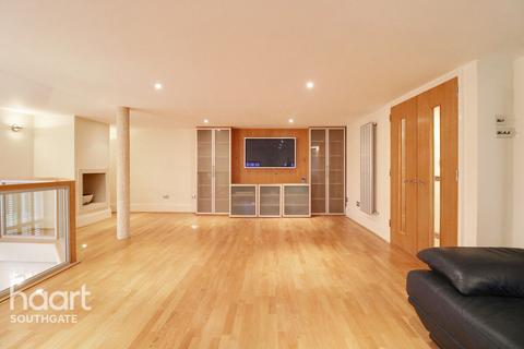 3 bedroom apartment for sale - Royal Drive, London