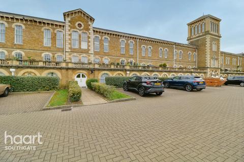 3 bedroom apartment for sale - Royal Drive, London