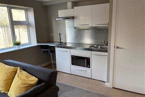 Studio to rent, Pages Gardens, Reading Road, Pangbourne, Reading, RG8