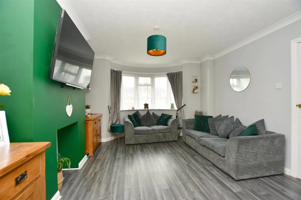 Chestnut Avenue, Walderslade, Chatham, Kent 5 bed semidetached house