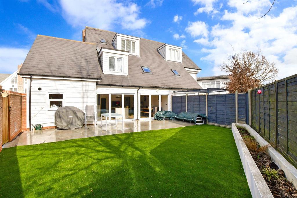 Rougemont, Kings Hill, West Malling... 4 bed semidetached house £650,000