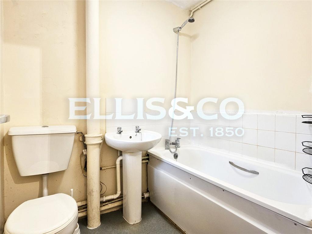 Kipling Place, Stanmore, HA7 Studio £1,000 pcm (£231 pw)