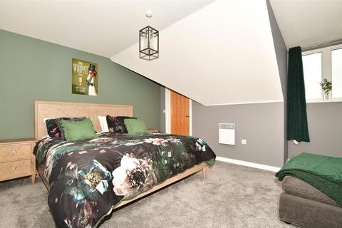 34 Alisander Close, Snodland, ME6 5SH