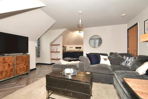 34 Alisander Close, Snodland, ME6 5SH