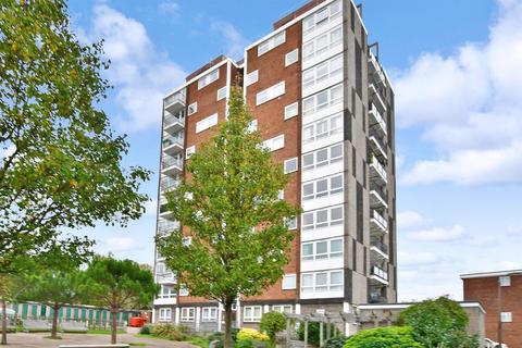 25 Victor Court, Hornchurch, RM12 4XF