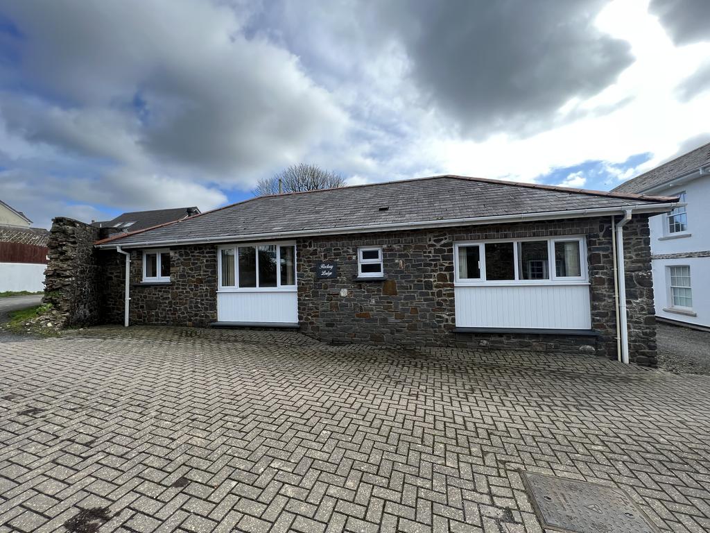Buckland Brewer EX39 2 bed detached bungalow £1,000 pcm (£231 pw)