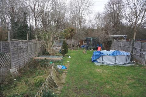 37 Derek Avenue, West Ewell, Epsom, KT19 9HP