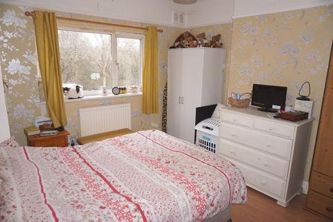 37 Derek Avenue, West Ewell, Epsom, KT19 9HP