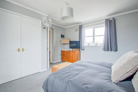 20 Lancaster Place, Carterton, OX18 3ET