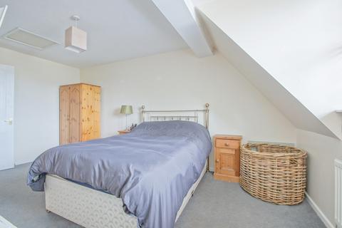 20 Lancaster Place, Carterton, OX18 3ET